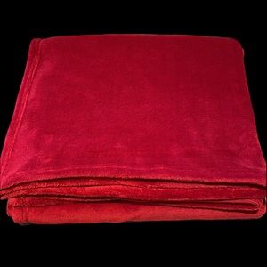 Thirty-one Plush Red Throw Blanket